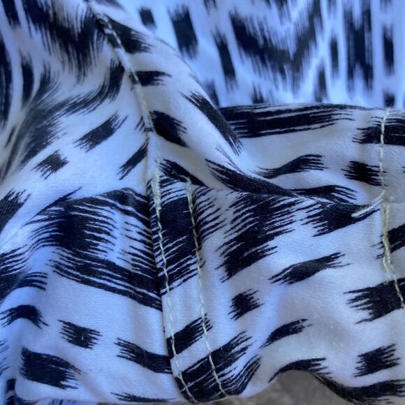 Volcom Black/White Geometric Chino Board Shorts Juniors Size 13 - Picture 3 of 11